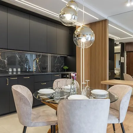 Glossy G20 Apartment