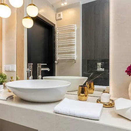 Glossy G20 Apartment